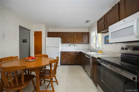 15 Heather Court Fishkill NY 12524