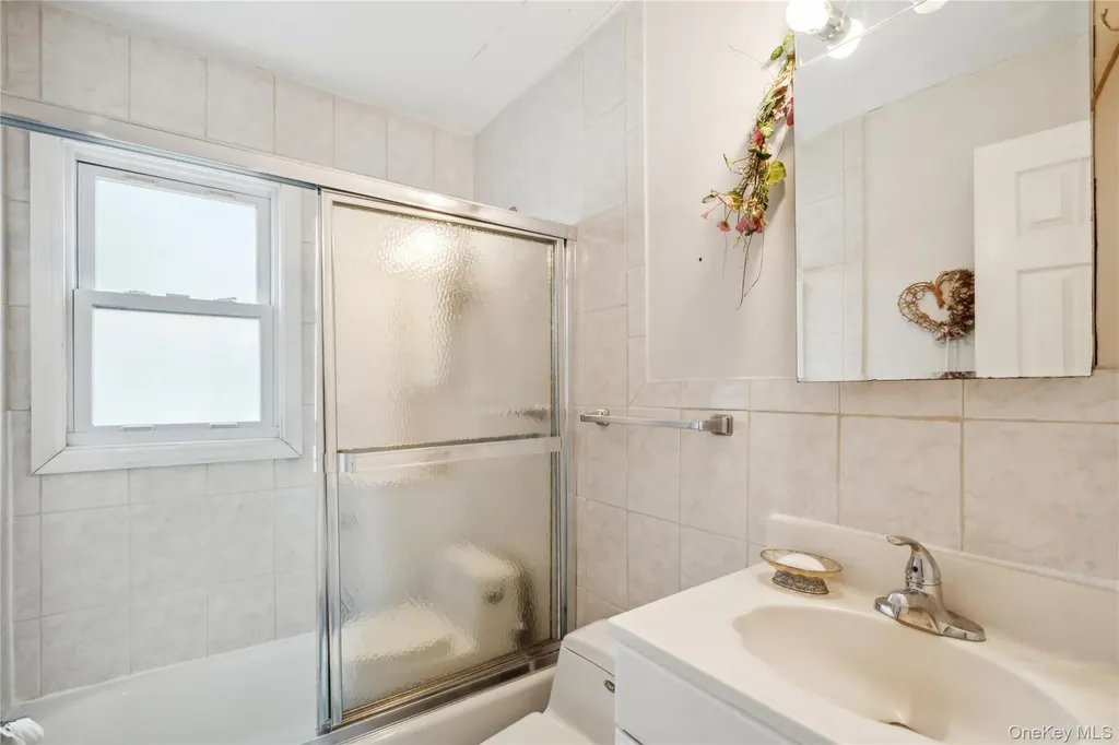 62 Bretton Road New Hyde Park NY 11040