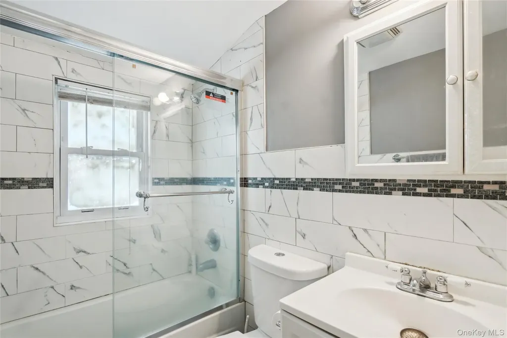 62 Bretton Road New Hyde Park NY 11040