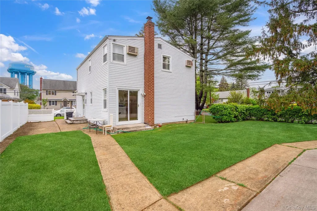 62 Bretton Road New Hyde Park NY 11040