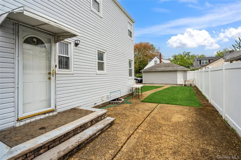 62 Bretton Road New Hyde Park NY 11040