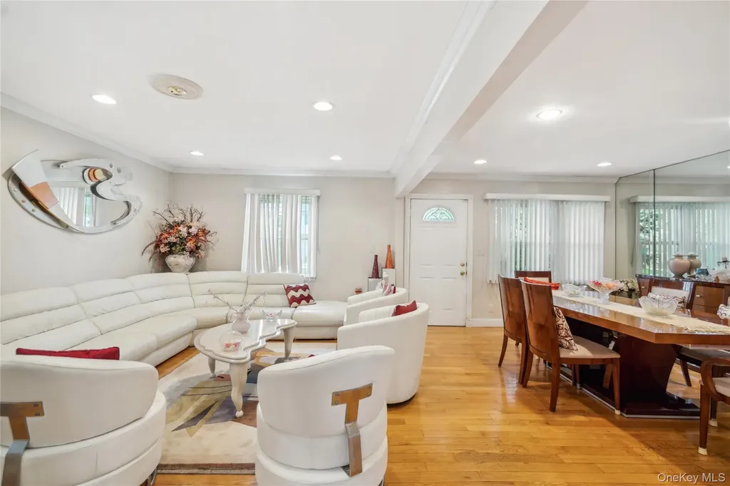 62 Bretton Road New Hyde Park NY 11040