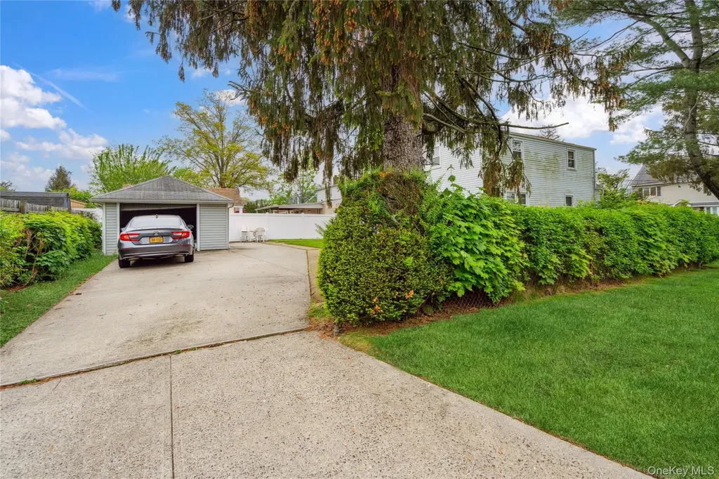 62 Bretton Road New Hyde Park NY 11040