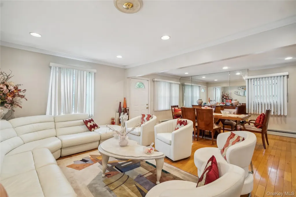 62 Bretton Road New Hyde Park NY 11040