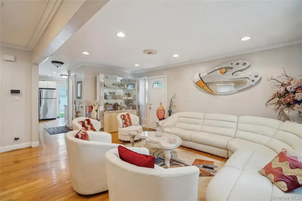 62 Bretton Road New Hyde Park NY 11040