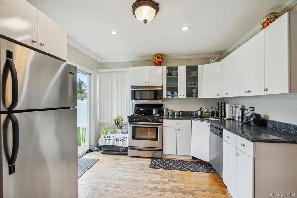 62 Bretton Road New Hyde Park NY 11040
