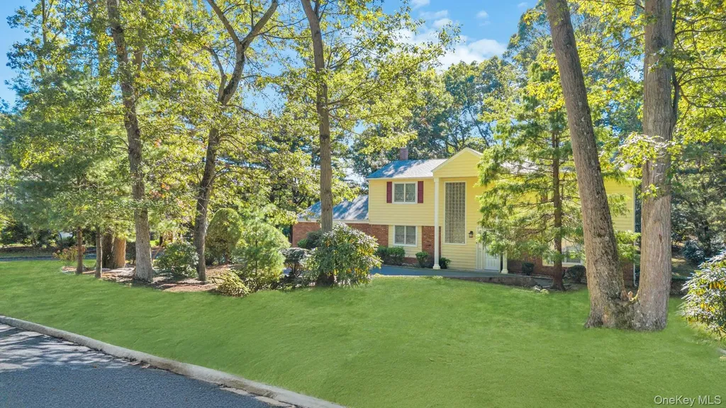 8 Chablis Drive Dix Hills NY 11746