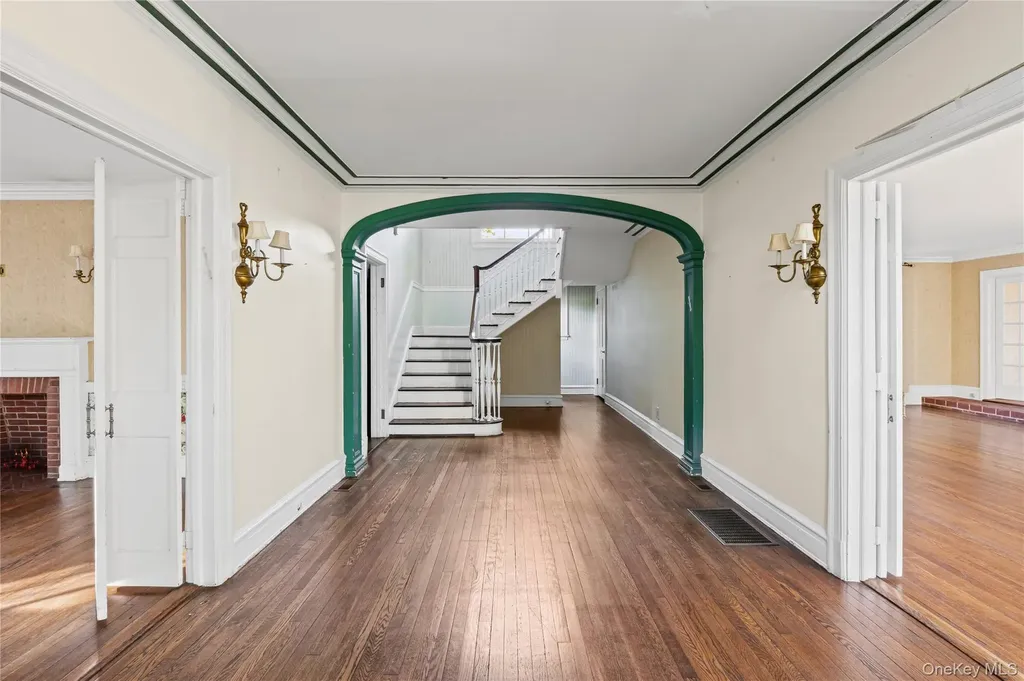 175 Burton Lane Lawrence NY 11559
