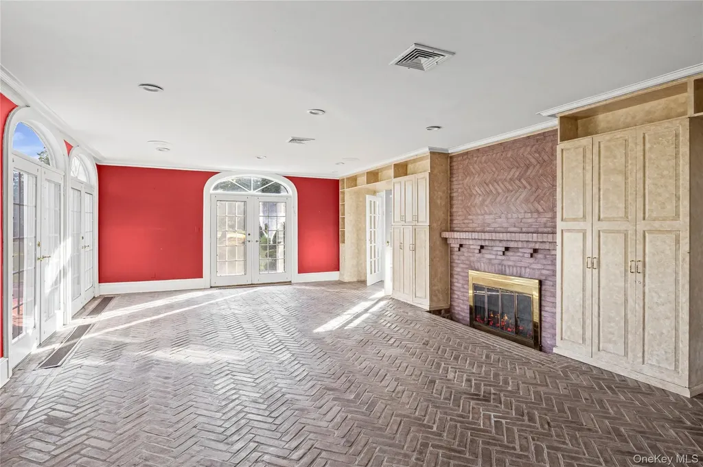 175 Burton Lane Lawrence NY 11559