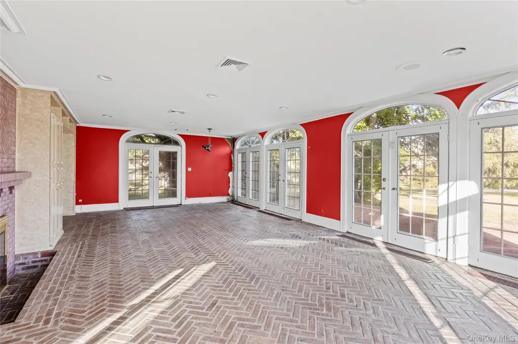 175 Burton Lane Lawrence NY 11559