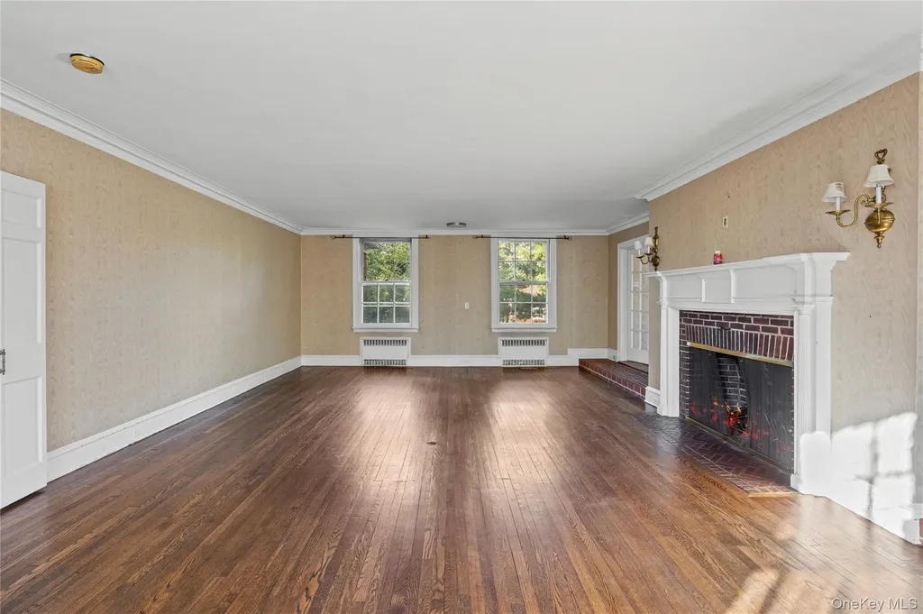175 Burton Lane Lawrence NY 11559
