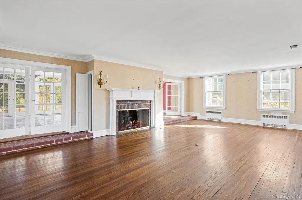 175 Burton Lane Lawrence NY 11559