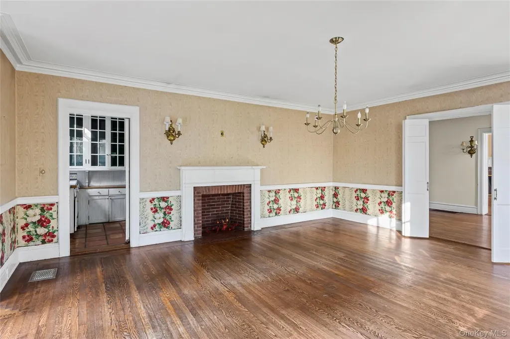 175 Burton Lane Lawrence NY 11559