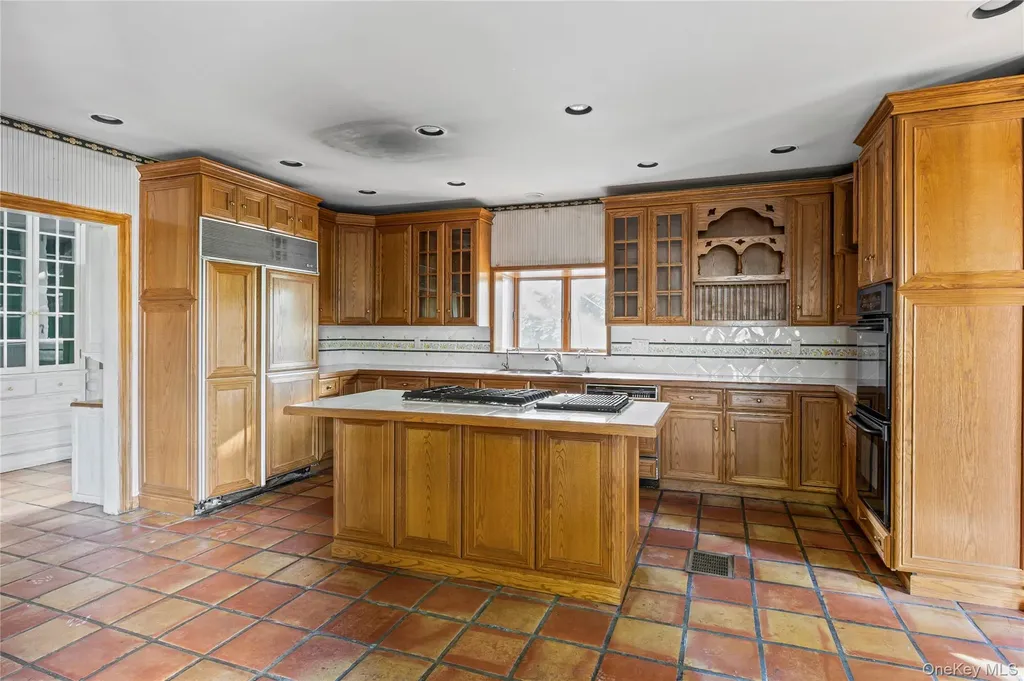 175 Burton Lane Lawrence NY 11559
