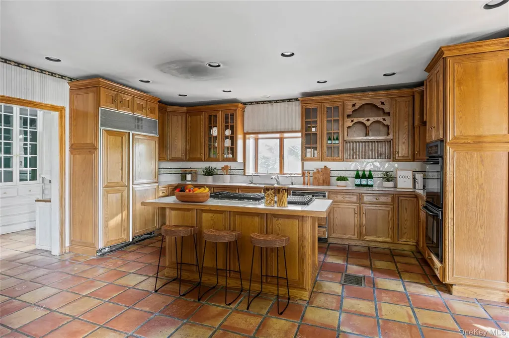 175 Burton Lane Lawrence NY 11559