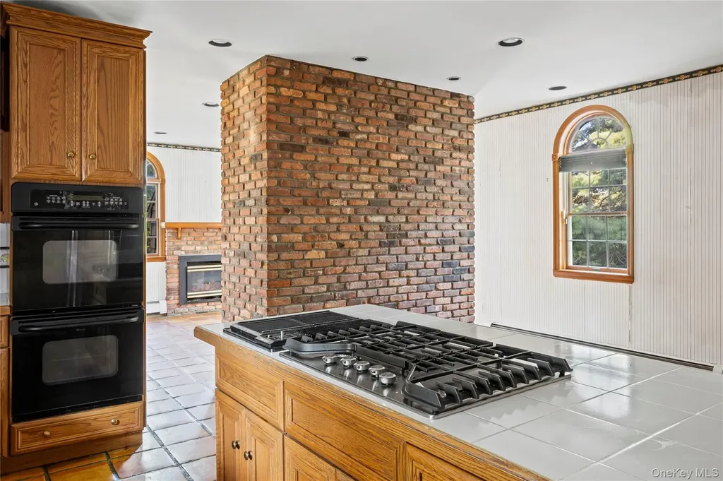 175 Burton Lane Lawrence NY 11559