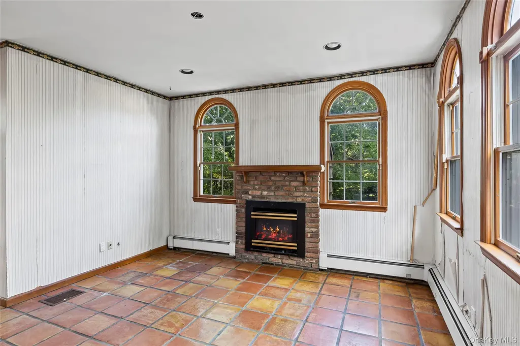175 Burton Lane Lawrence NY 11559