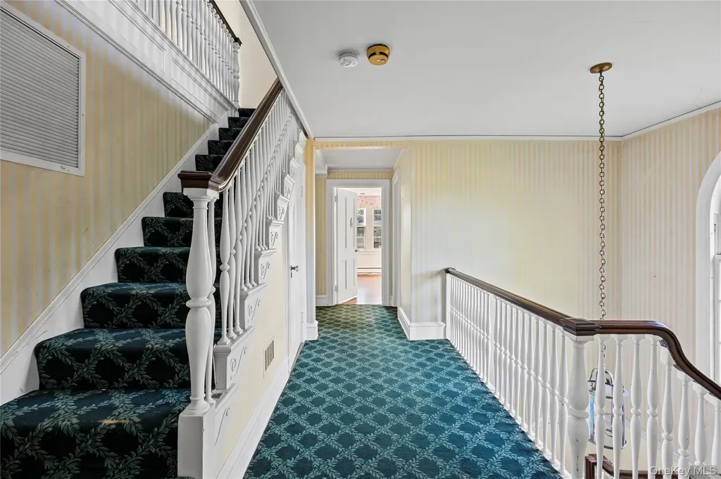 175 Burton Lane Lawrence NY 11559