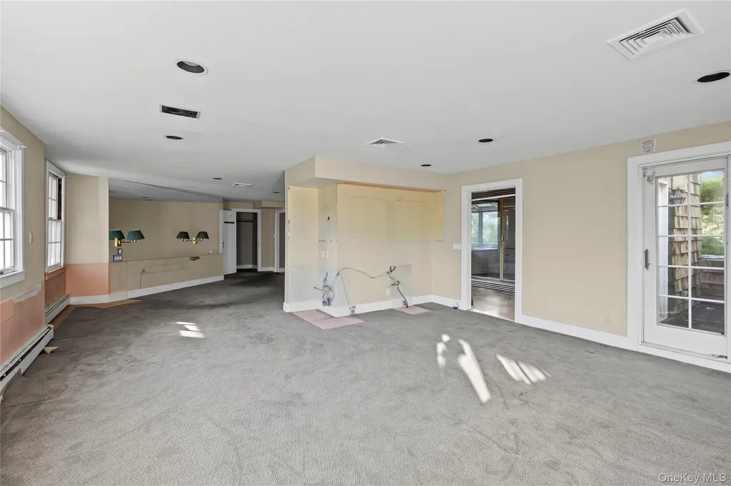 175 Burton Lane Lawrence NY 11559