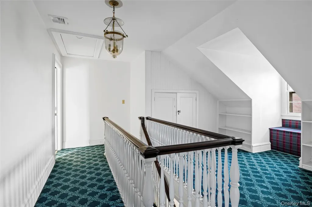 175 Burton Lane Lawrence NY 11559