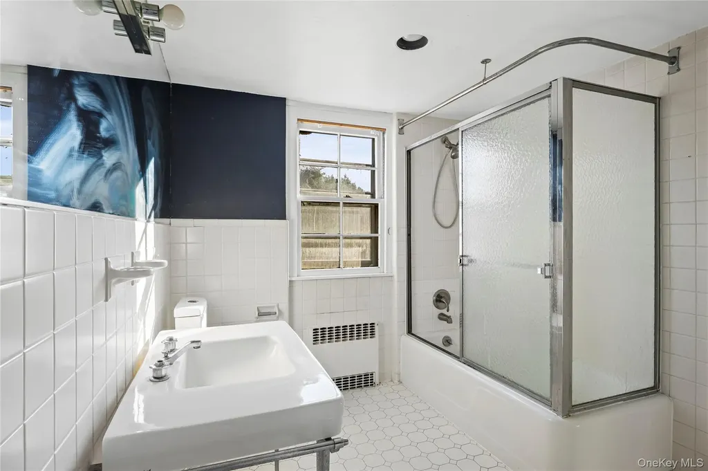 175 Burton Lane Lawrence NY 11559