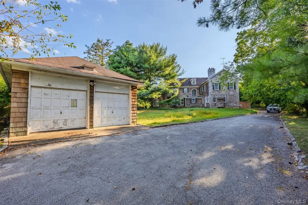 175 Burton Lane Lawrence NY 11559