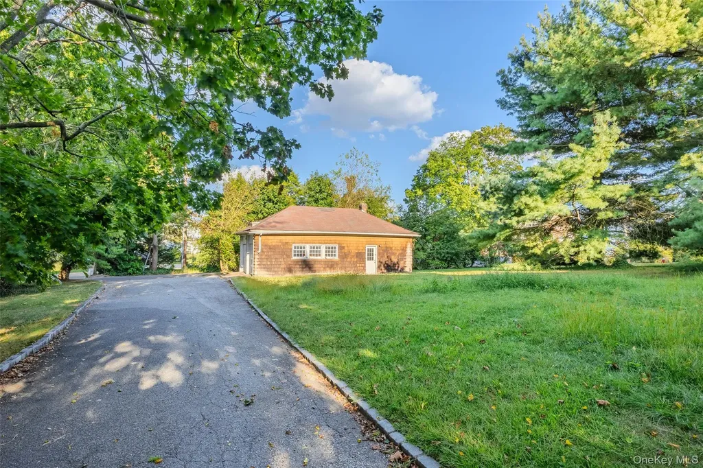 175 Burton Lane Lawrence NY 11559