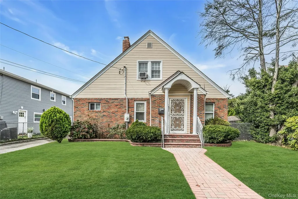 830 Davis Avenue Uniondale NY 11553