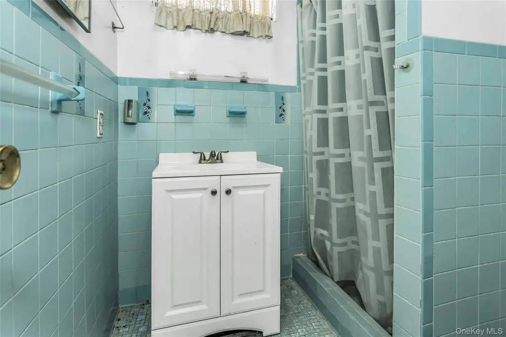 830 Davis Avenue Uniondale NY 11553