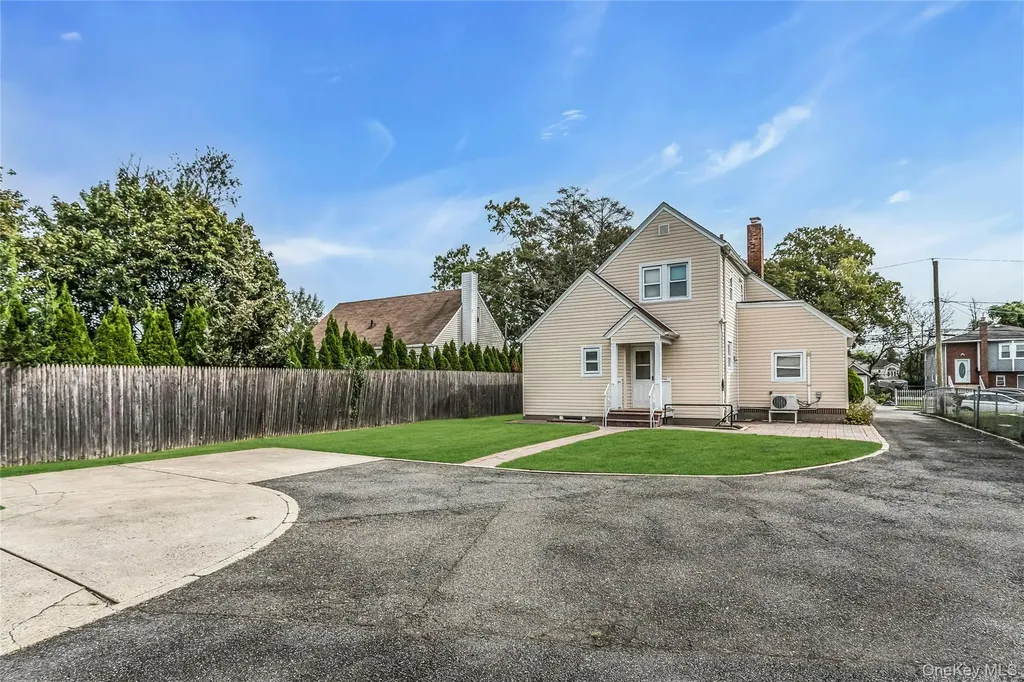 830 Davis Avenue Uniondale NY 11553