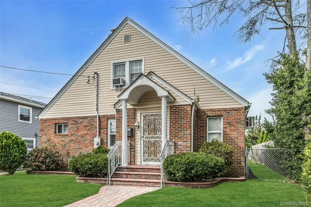 830 Davis Avenue Uniondale NY 11553