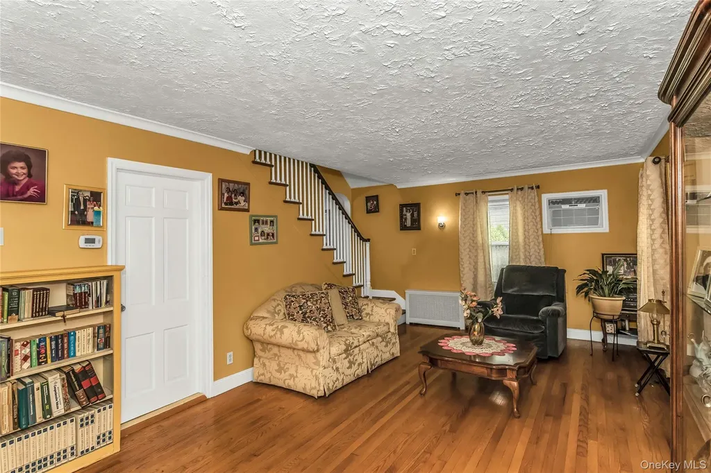 830 Davis Avenue Uniondale NY 11553