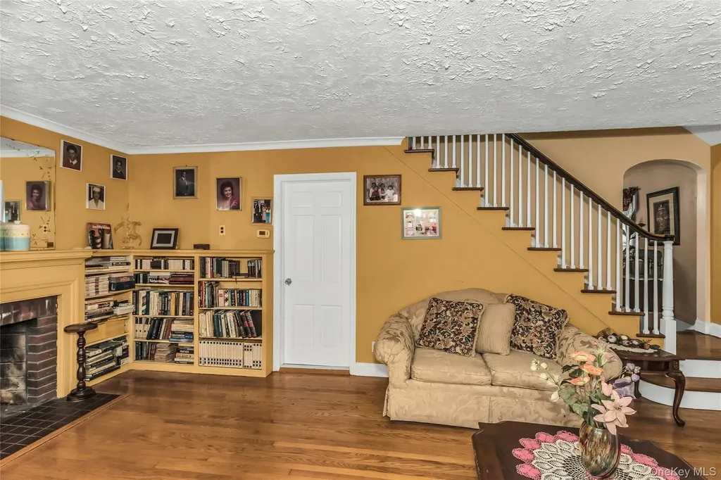 830 Davis Avenue Uniondale NY 11553