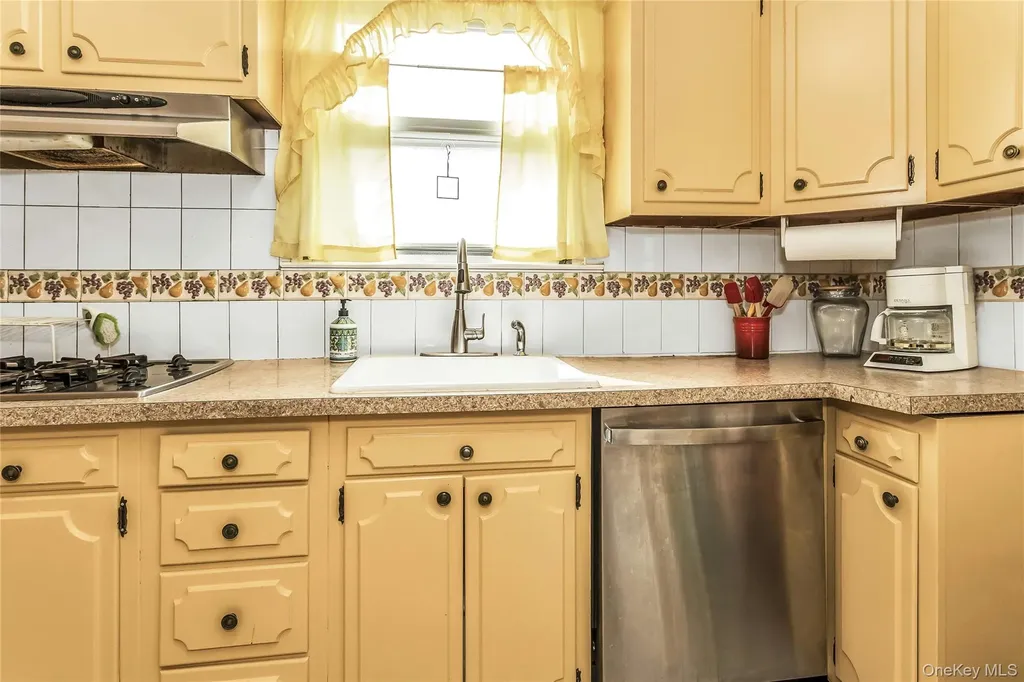 830 Davis Avenue Uniondale NY 11553