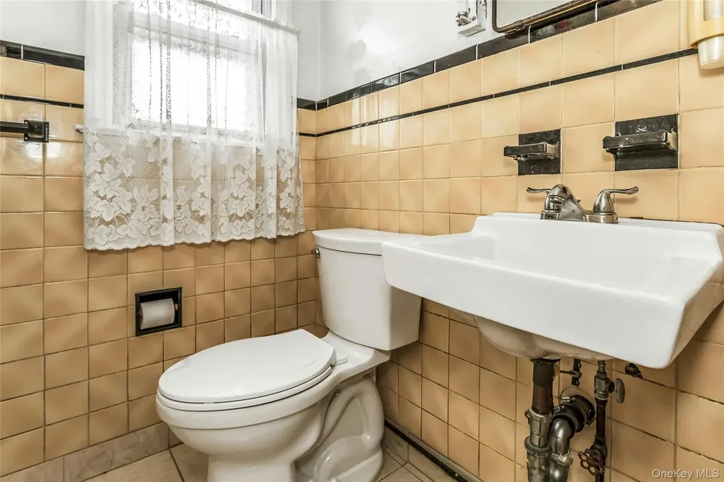 830 Davis Avenue Uniondale NY 11553