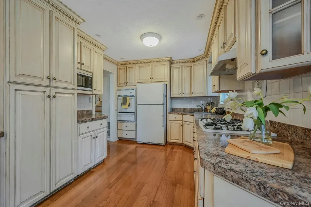 14 Genesee Drive Commack NY 11725