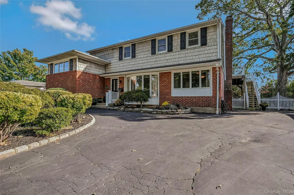 14 Genesee Drive Commack NY 11725