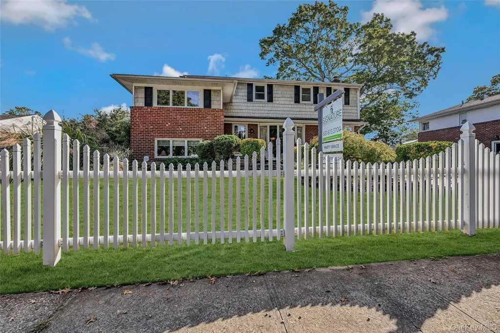 14 Genesee Drive Commack NY 11725