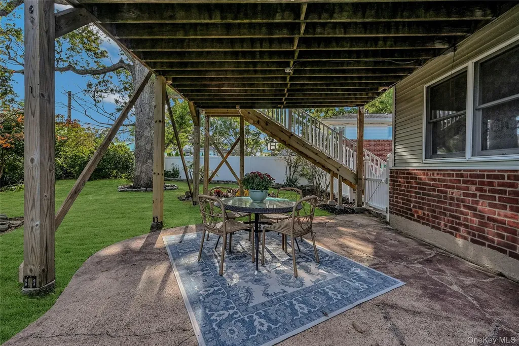 14 Genesee Drive Commack NY 11725