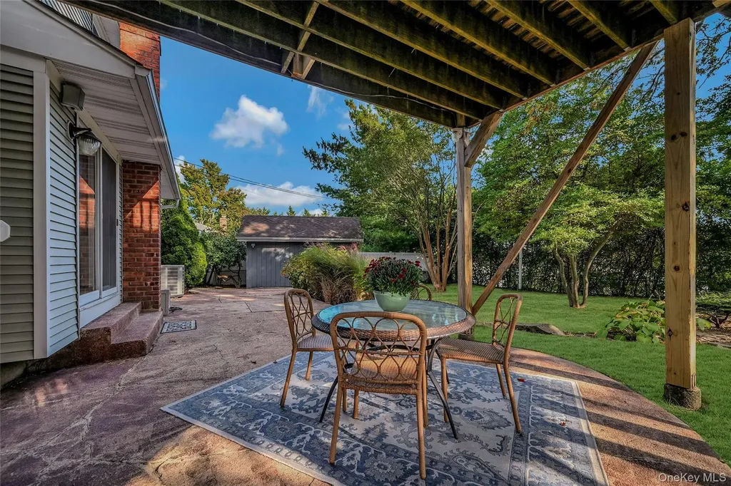 14 Genesee Drive Commack NY 11725