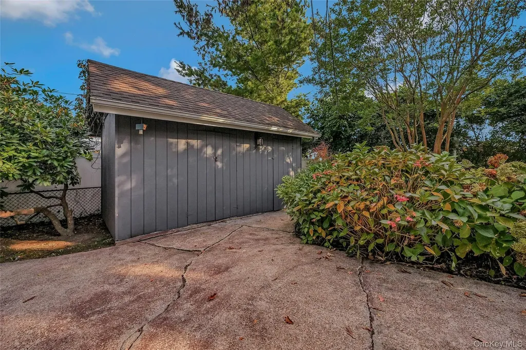 14 Genesee Drive Commack NY 11725