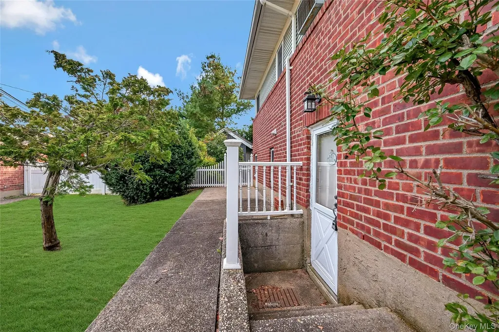 14 Genesee Drive Commack NY 11725