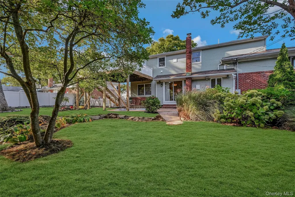 14 Genesee Drive Commack NY 11725