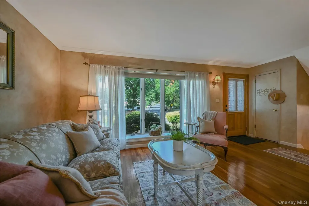 14 Genesee Drive Commack NY 11725