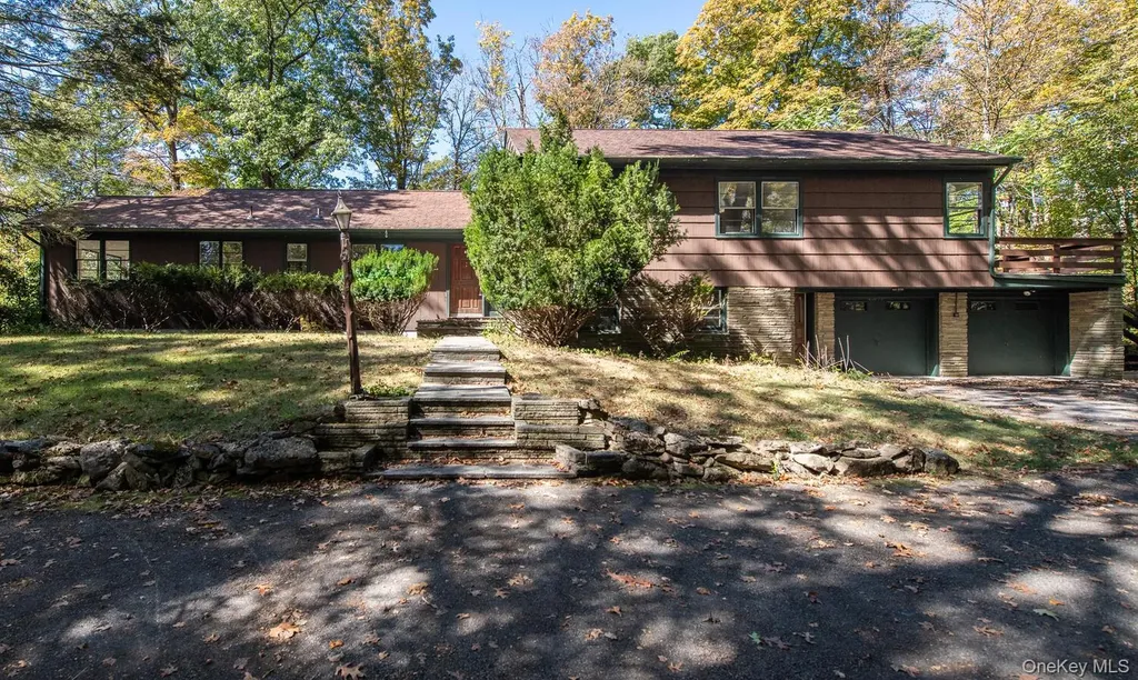 19 Ridgeview Road Poughkeepsie NY 12603