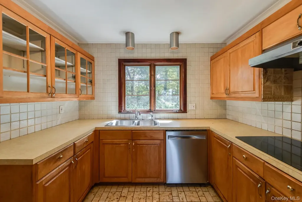 19 Ridgeview Road Poughkeepsie NY 12603