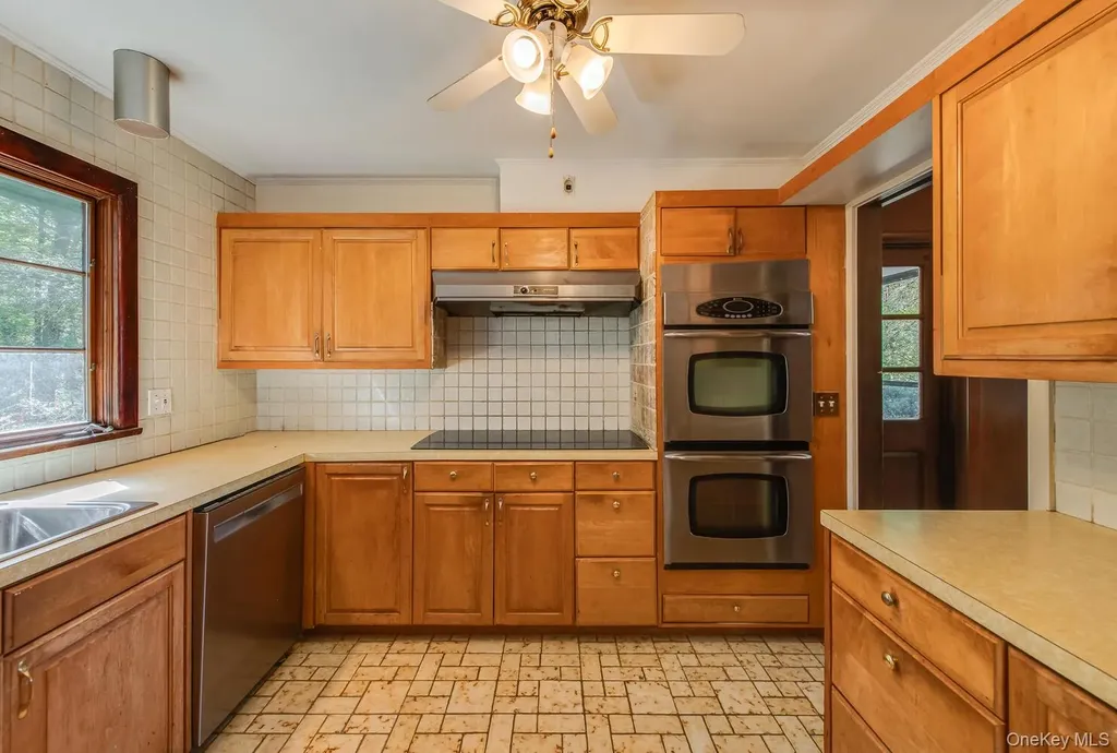 19 Ridgeview Road Poughkeepsie NY 12603