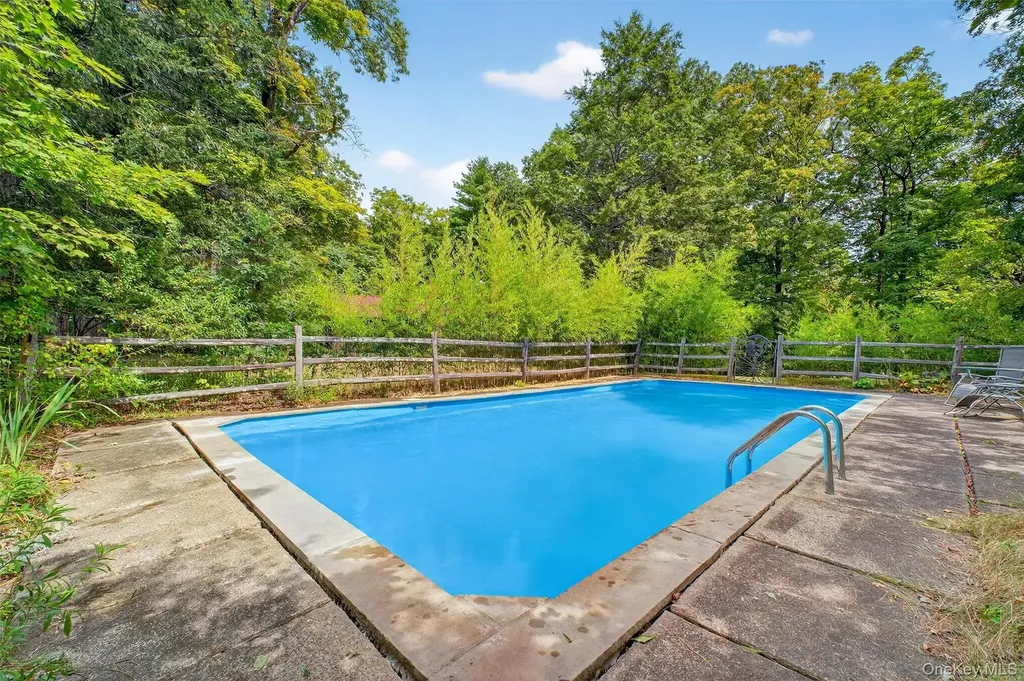 19 Ridgeview Road Poughkeepsie NY 12603