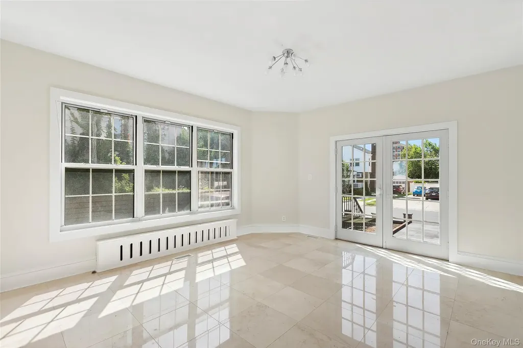65 W Beech Street Long Beach NY 11561