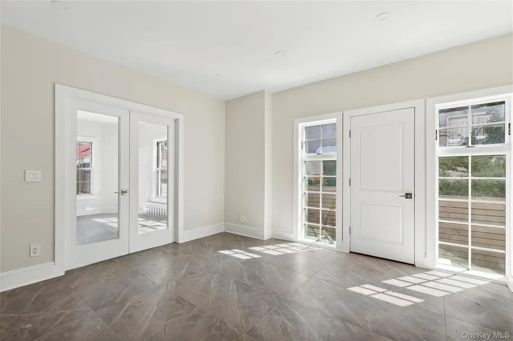 65 W Beech Street Long Beach NY 11561